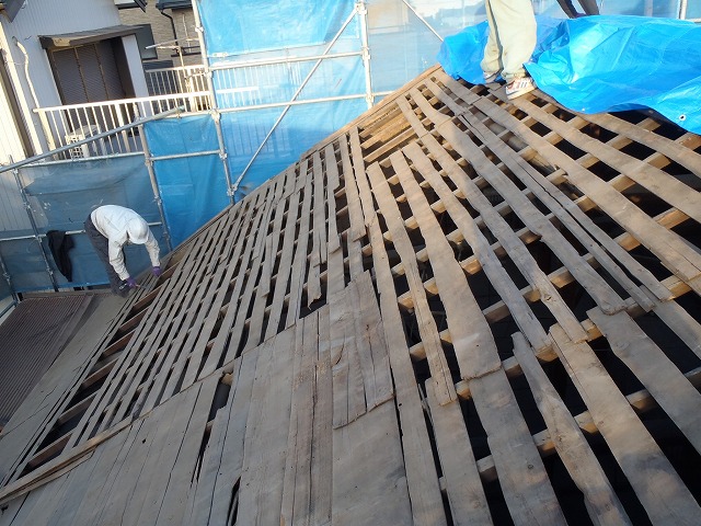 名東区で葺き替え工事の実施、新規屋根材のスレートを施工した後の様子